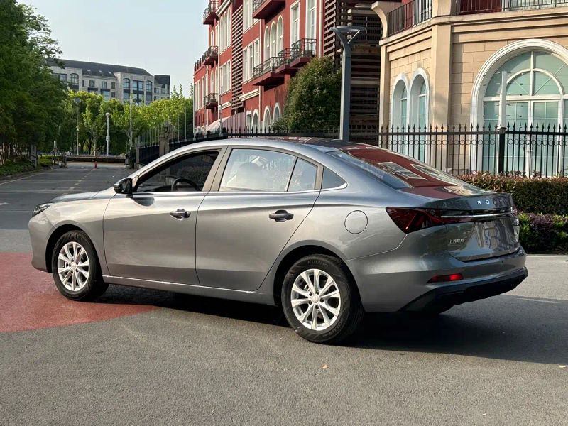 Roewe i5