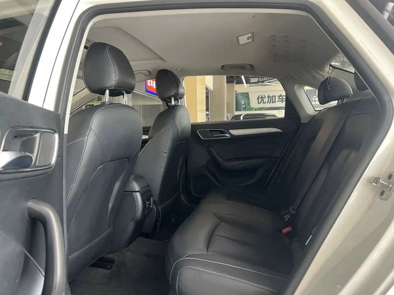 Roewe i6