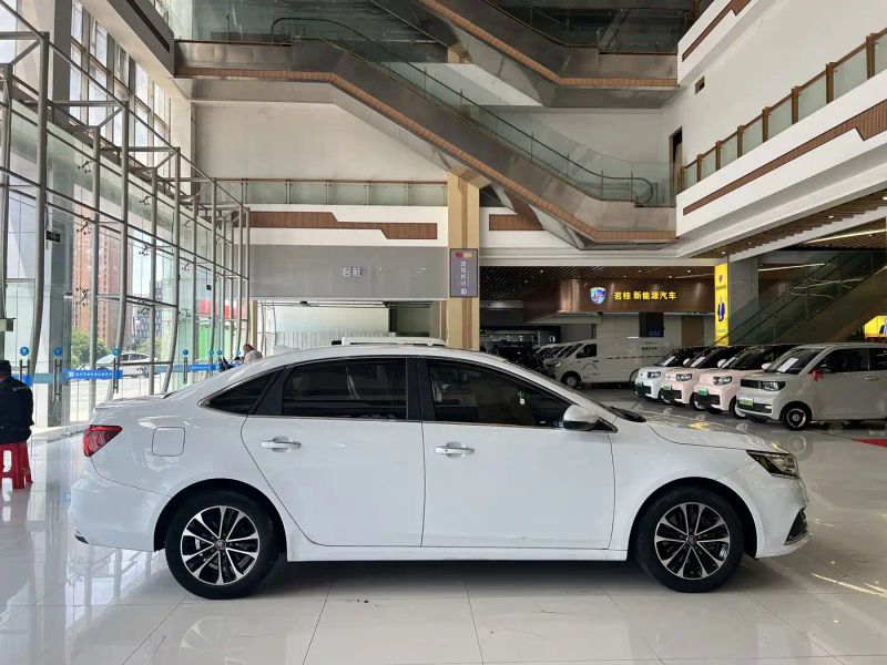 Roewe i6