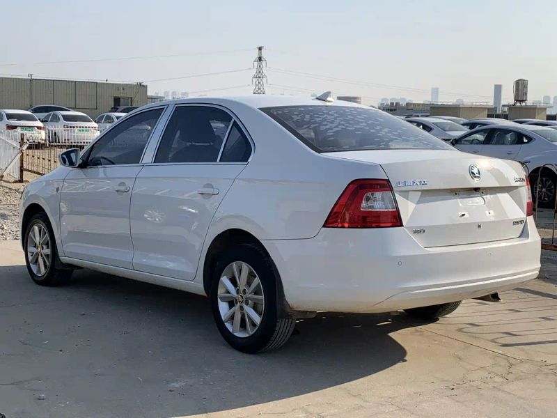 kemike sedan