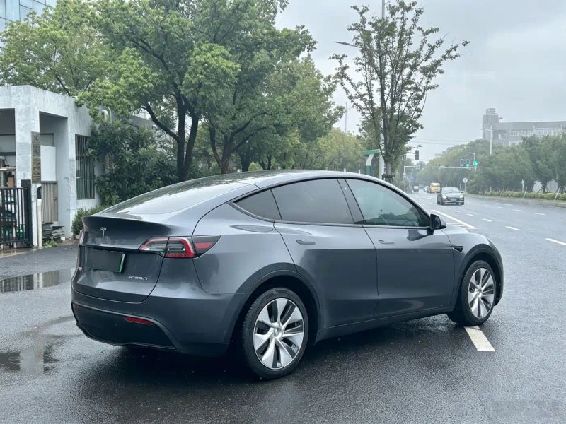 Tesla model-y