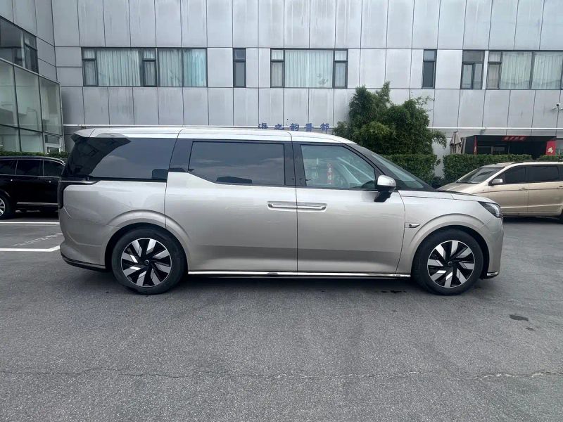 Volvo em90