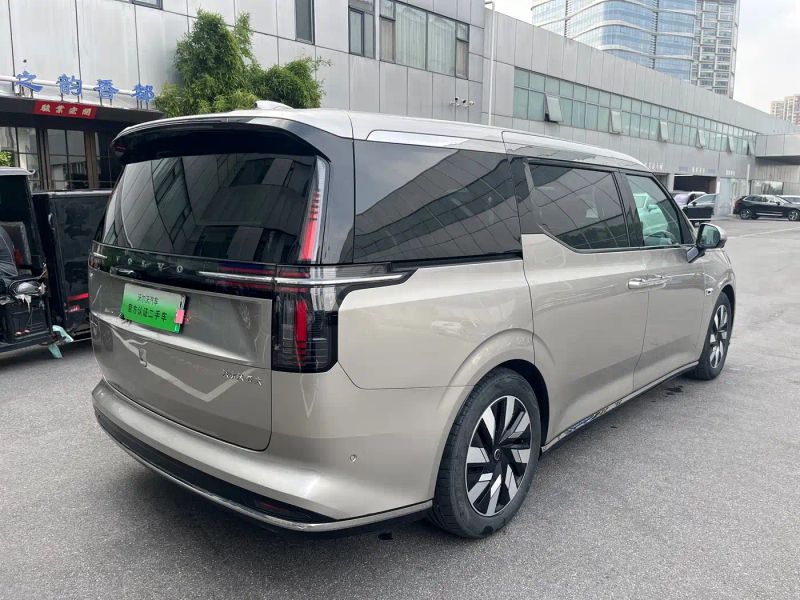 Volvo em90