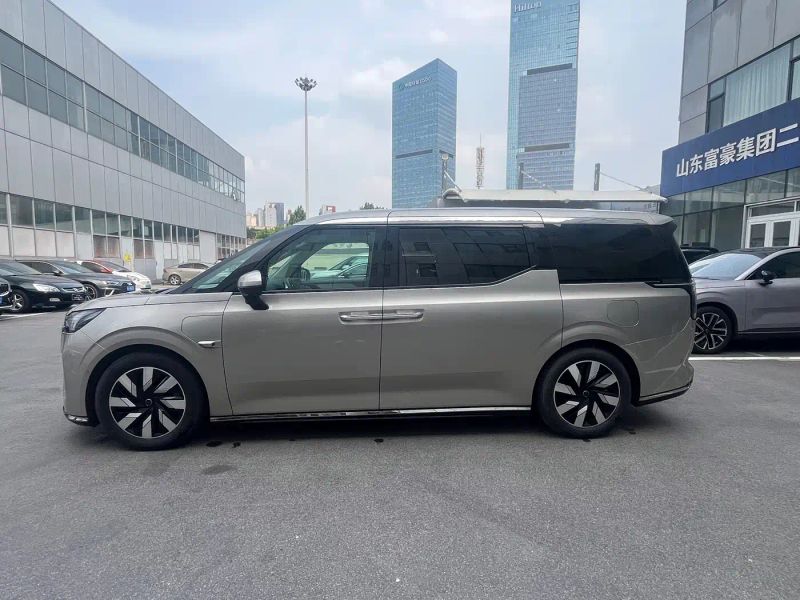 Volvo em90