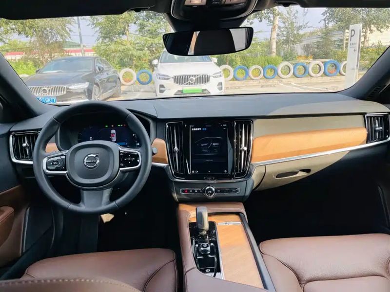Volvo S90