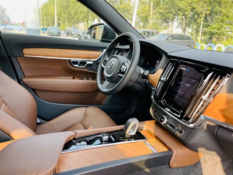 Volvo S90