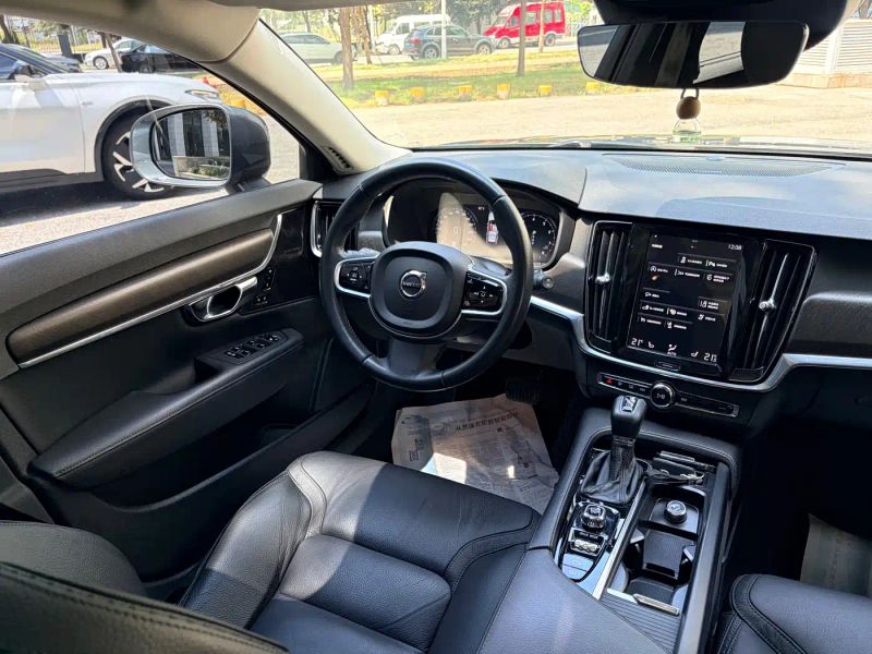 Volvo V90