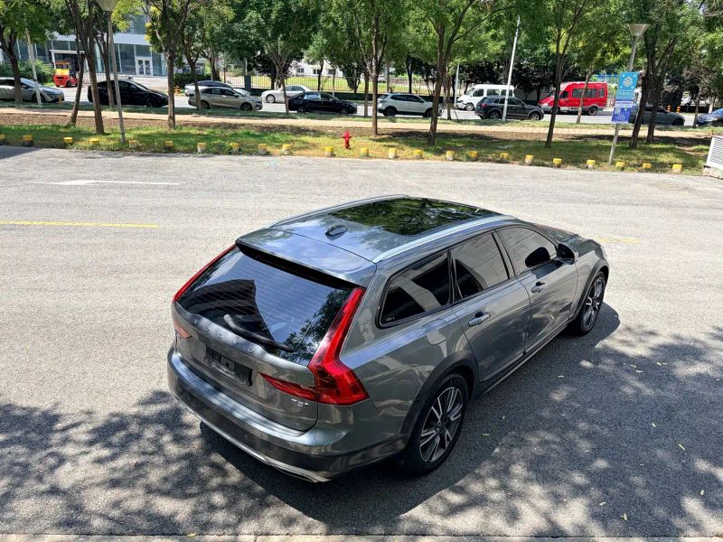 Volvo V90