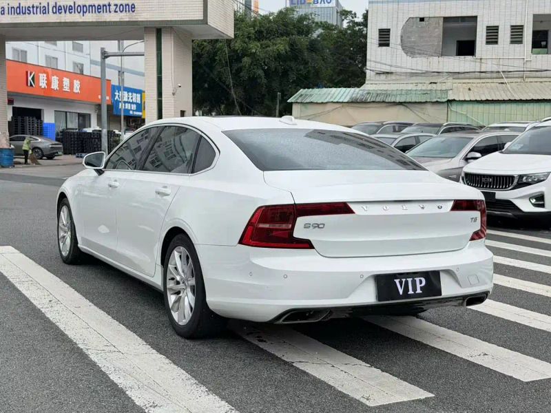 Volvo S90