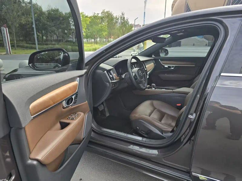 Volvo S90