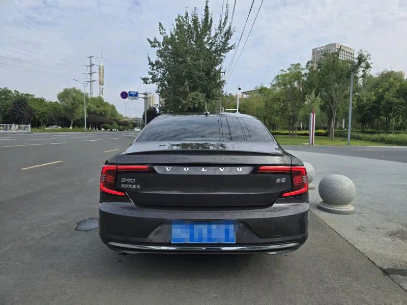 Volvo S90
