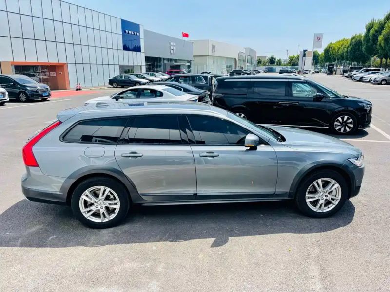 Volvo V90