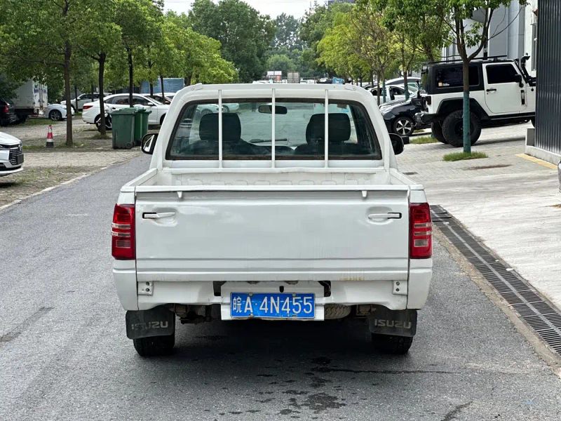 Isuzu pickup