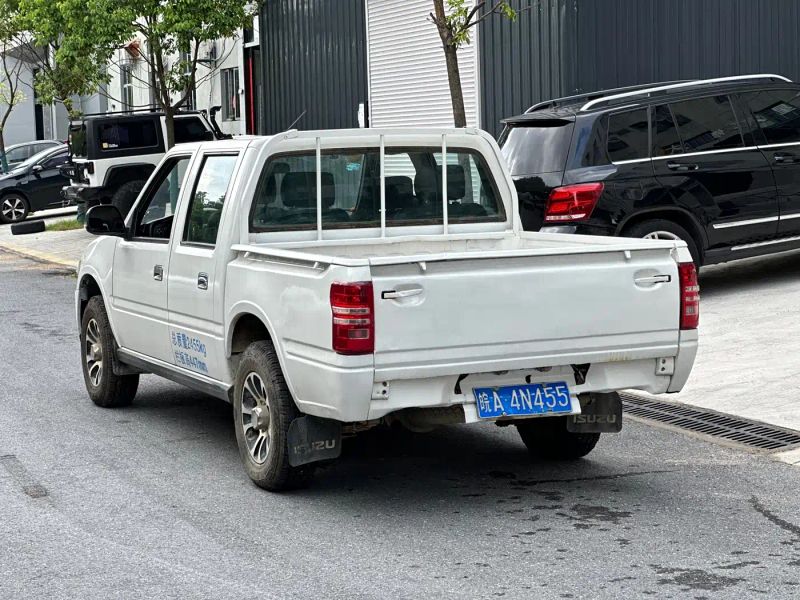 Isuzu pickup