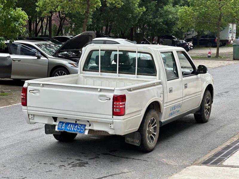 Isuzu pickup