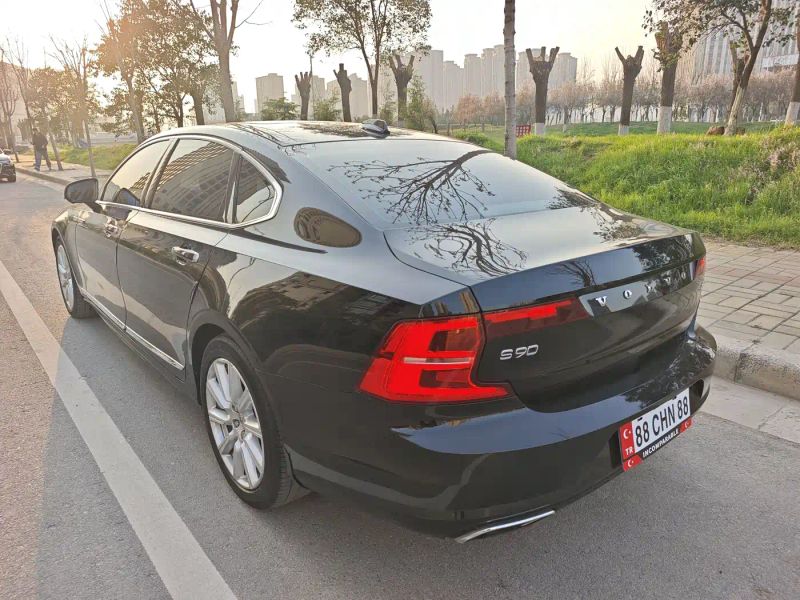 Volvo S90