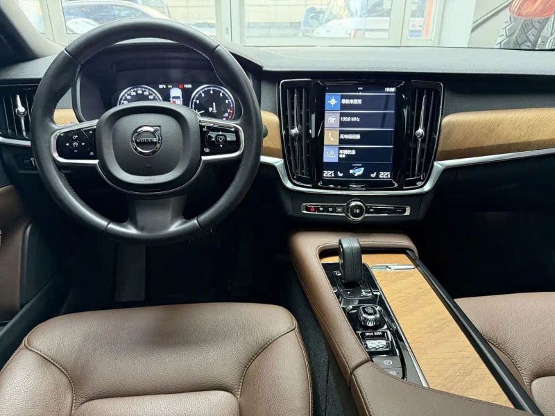 Volvo S90