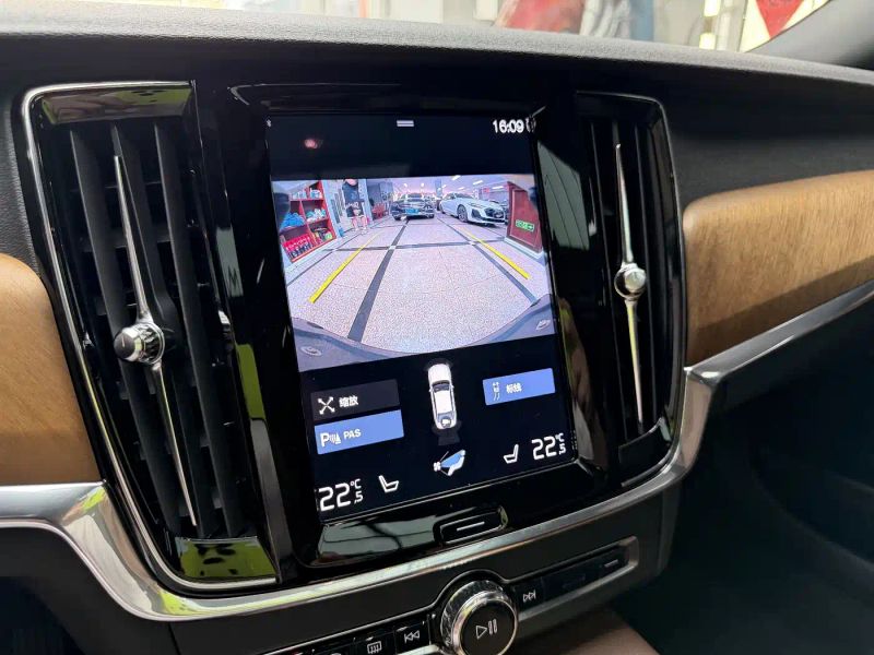 Volvo S90