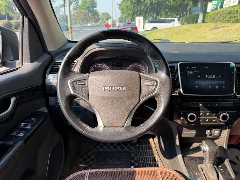 Isuzu suv