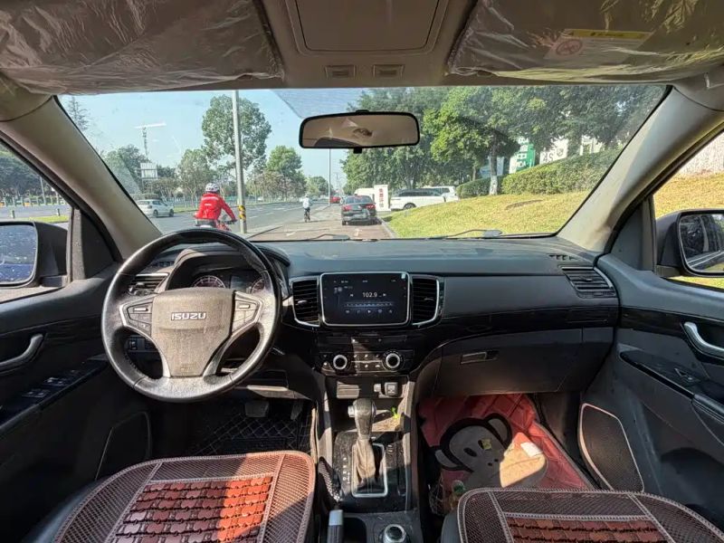 Isuzu suv