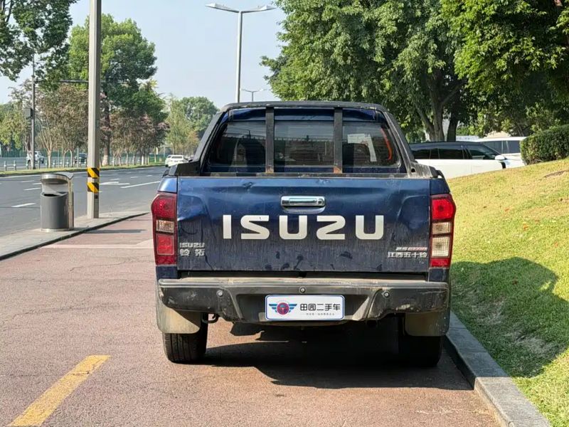 Isuzu suv