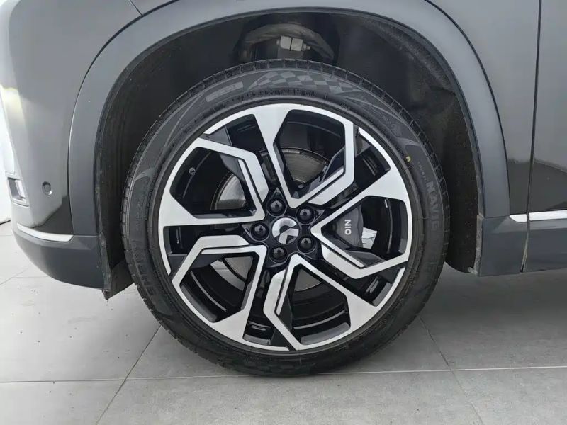 Nio es8