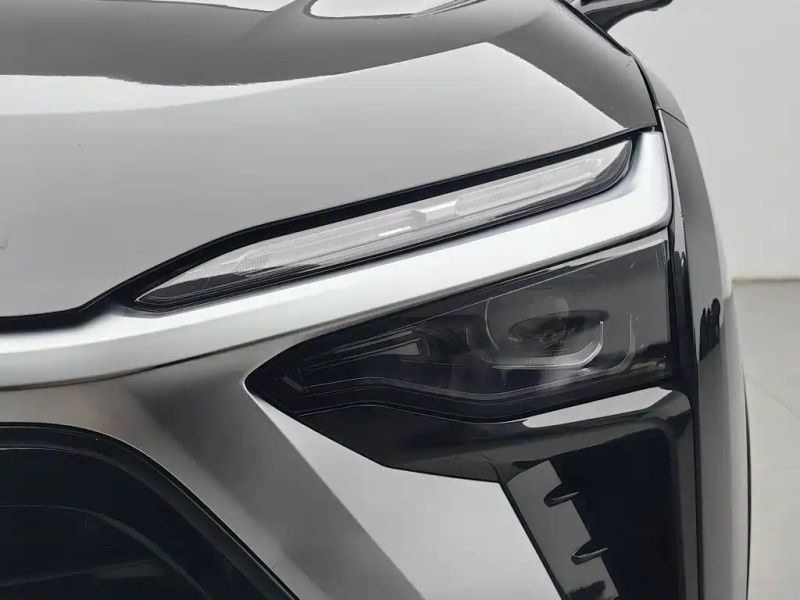 Nio es8