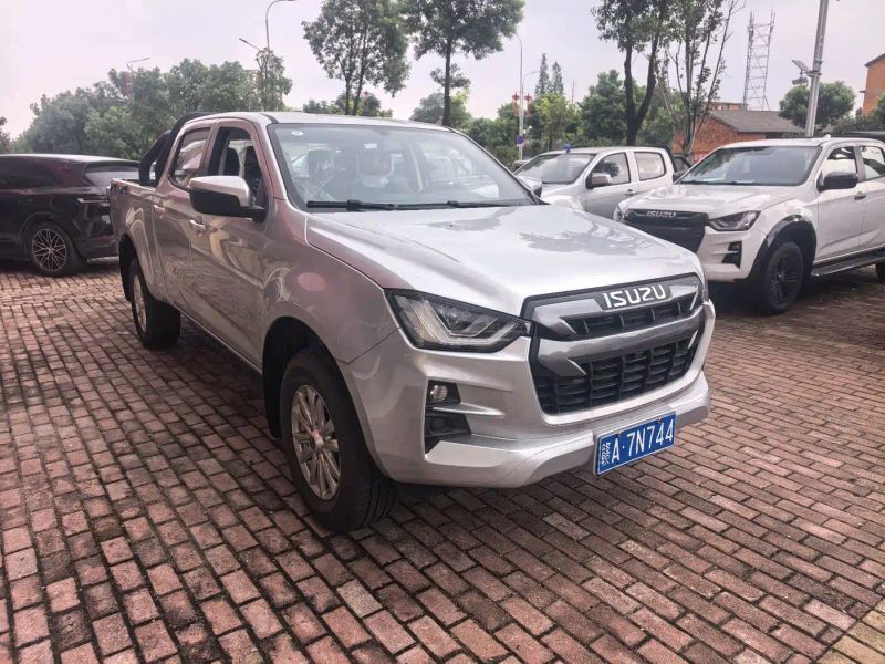 Isuzu suv