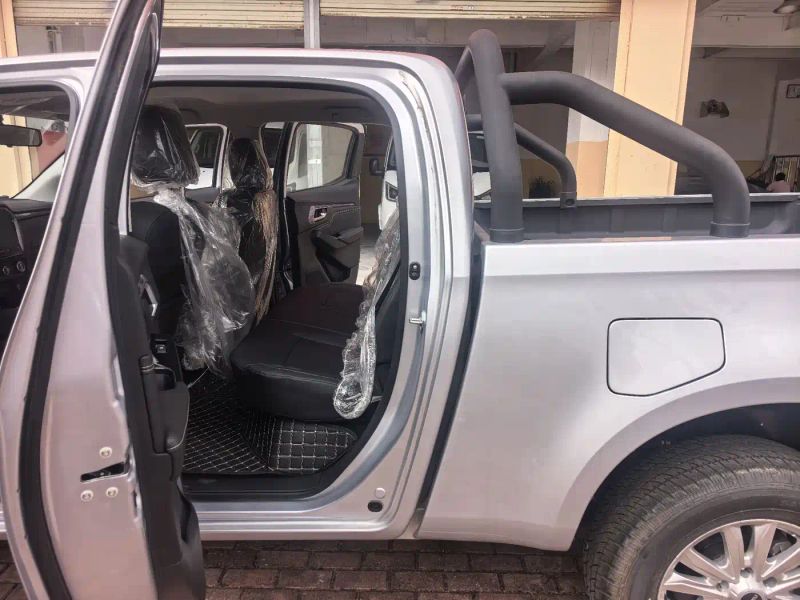 Isuzu suv