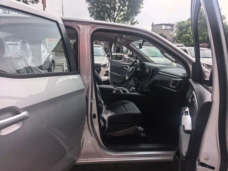 Isuzu suv