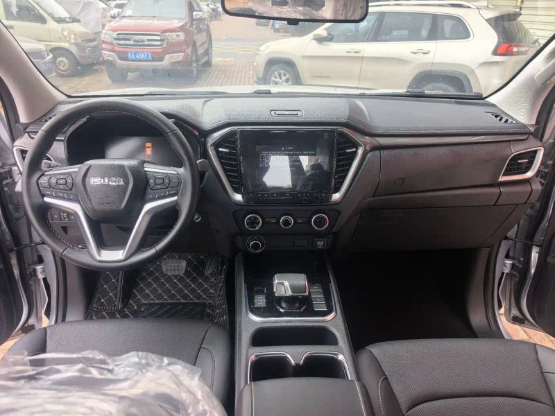 Isuzu suv