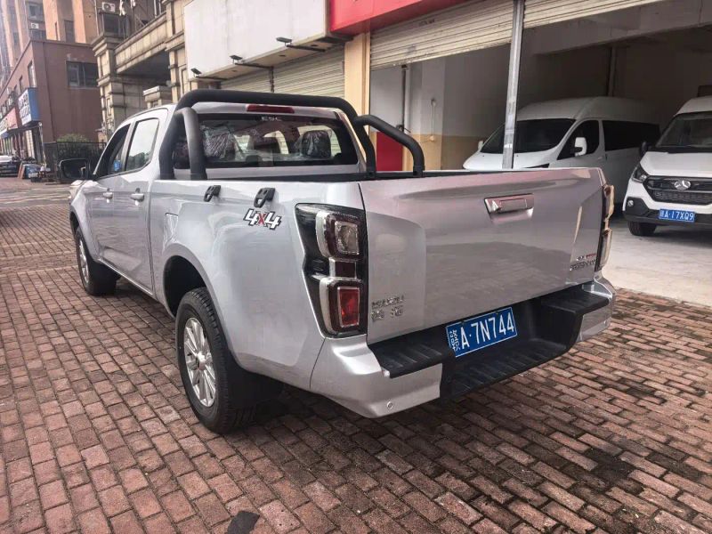 Isuzu suv