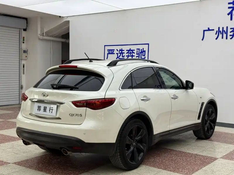 Infiniti QX70