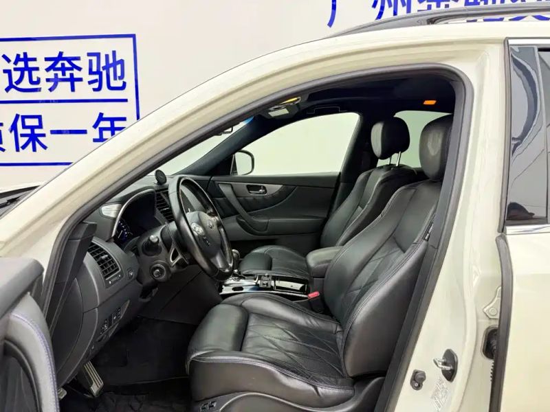 Infiniti QX70
