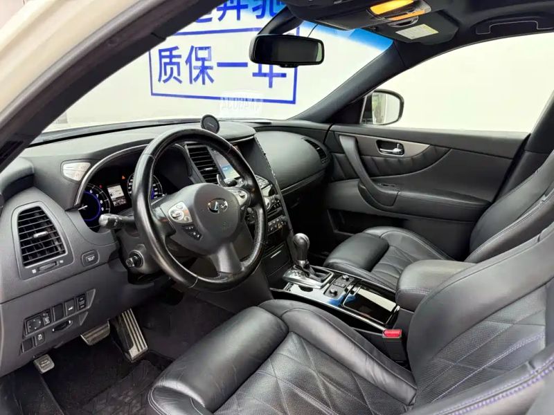Infiniti QX70