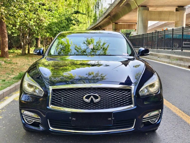 Infiniti Q70