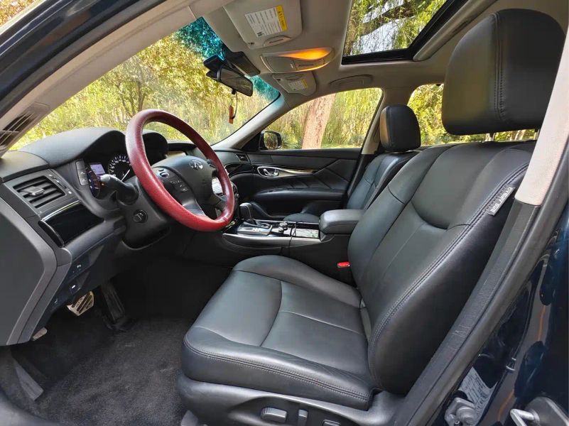 Infiniti Q70