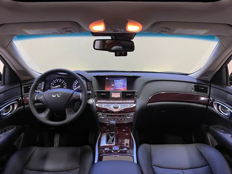 Infiniti Q70