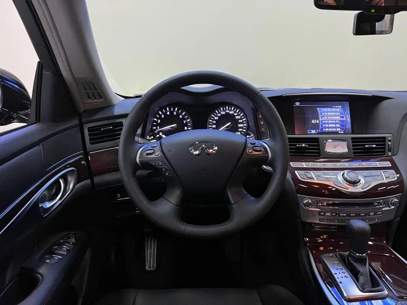 Infiniti Q70