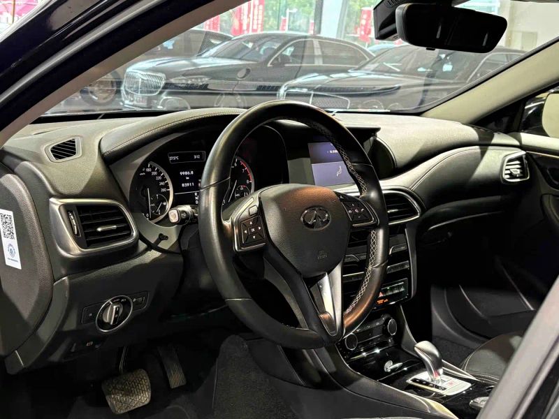 Infiniti QX30