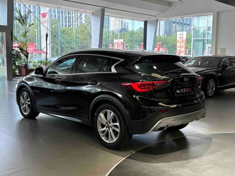 Infiniti QX30