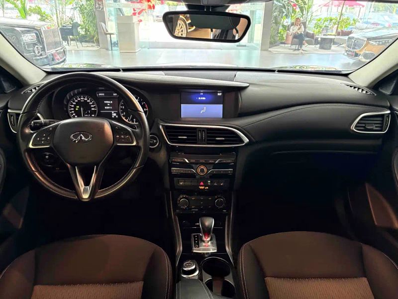 Infiniti QX30