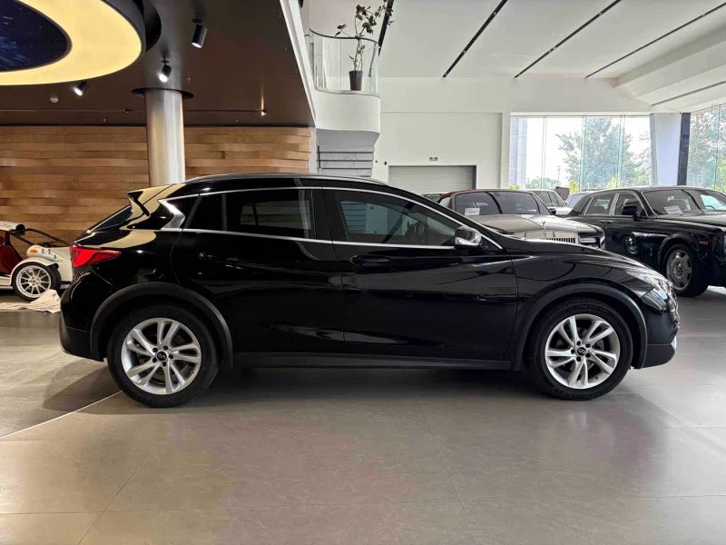 Infiniti QX30