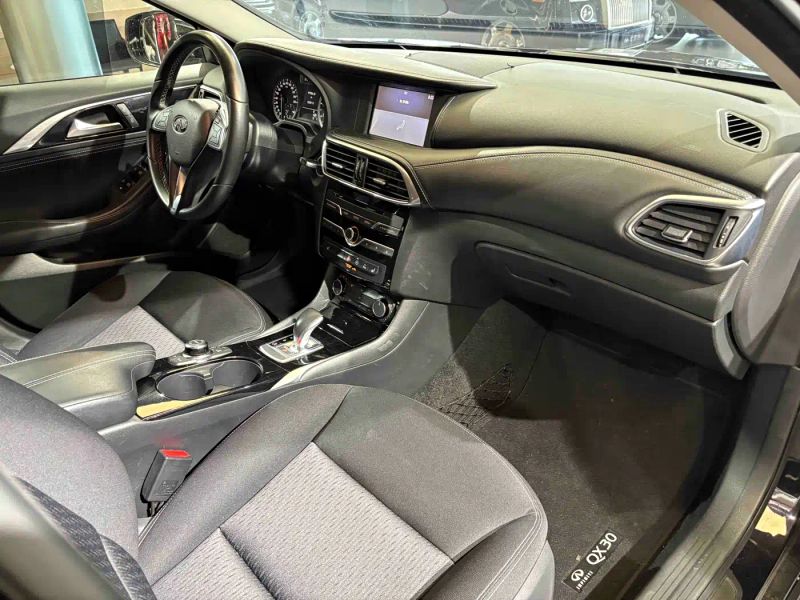 Infiniti QX30