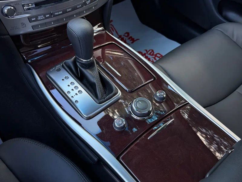 Infiniti Q70