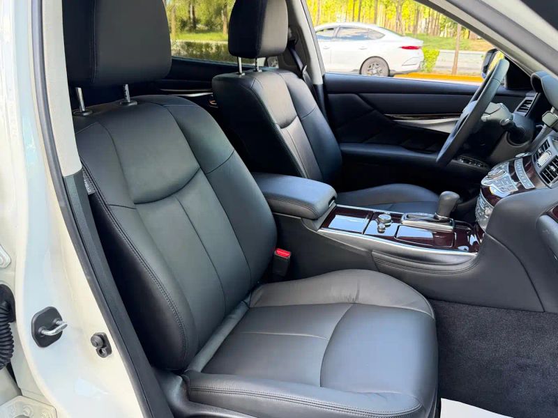Infiniti Q70