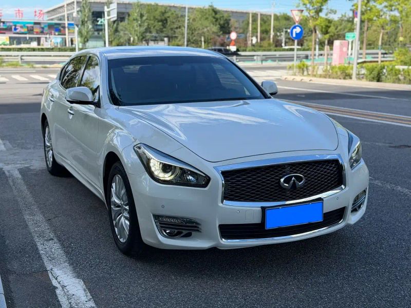 Infiniti Q70