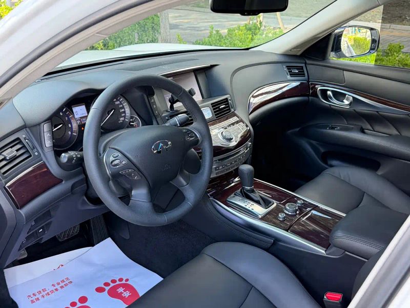 Infiniti Q70