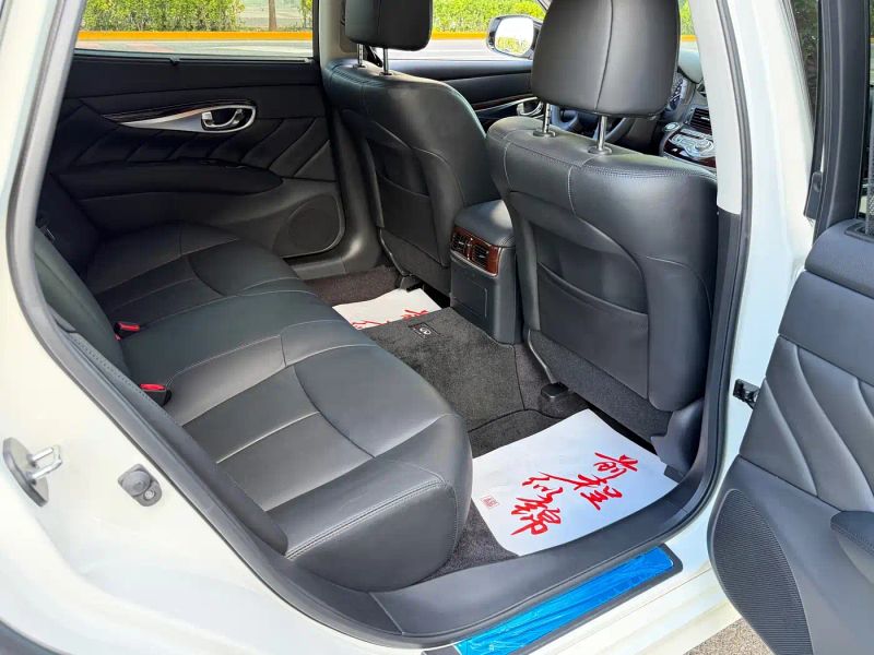 Infiniti Q70
