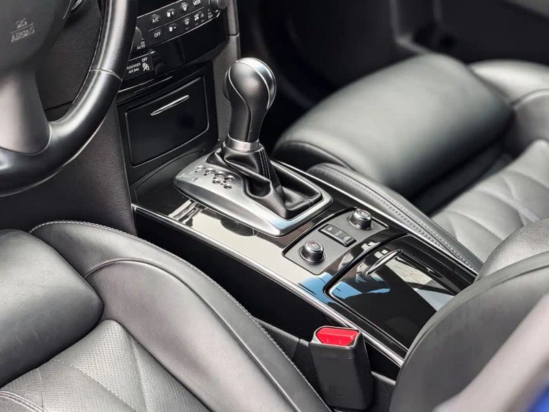 Infiniti QX70